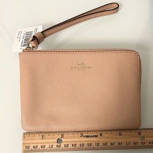 Coach corner zip wristlet NWT nude/pink
